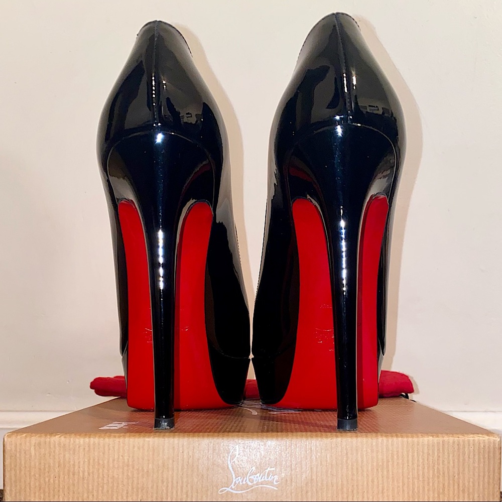 Christian Louboutin - BIANCA - Patent Leather Pump Size 37 - FOR SALE $450